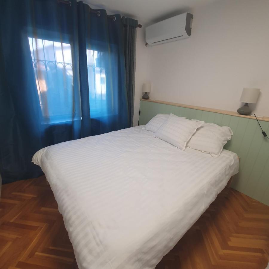 Central Home Away From Home Shkoder Exterior photo