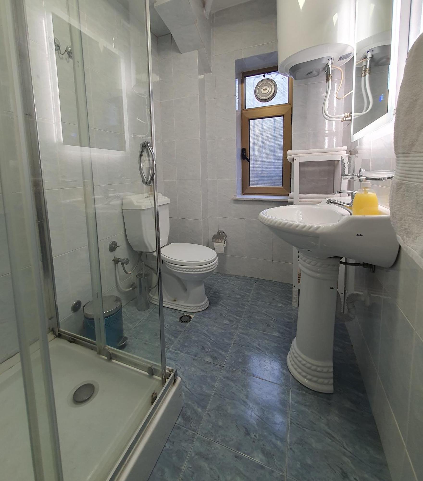 Central Home Away From Home Shkoder Exterior photo